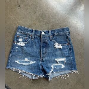 Levi 501 denim distressed shorts size 25